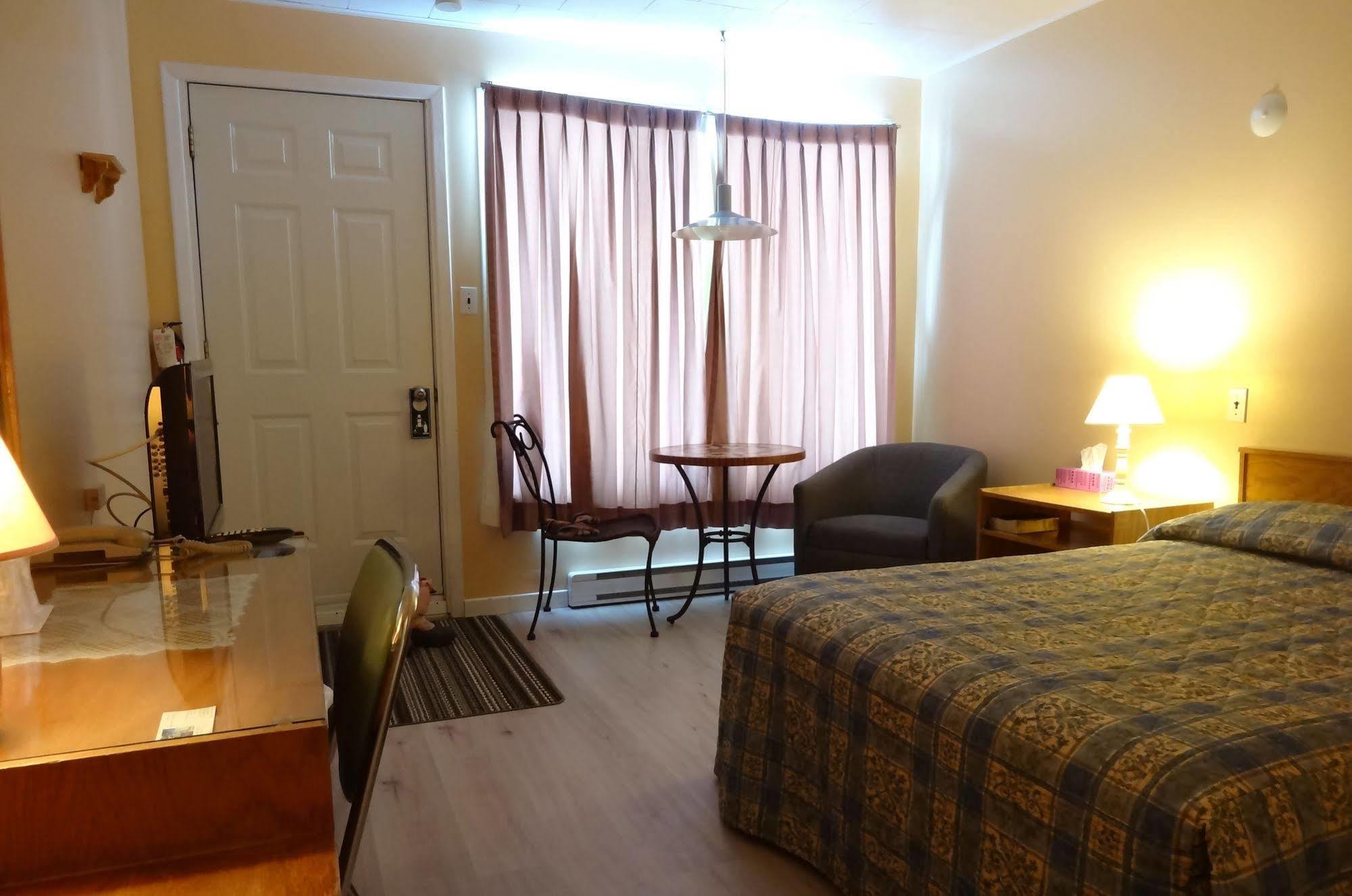 Motel Lyse Rimouski Exterior photo